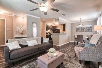 2x2  902 sq ft - Farrington