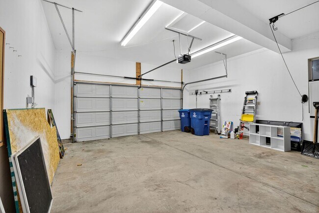 Building Photo - Stunning 4,166 Sq. Ft. Home in Westridge O...