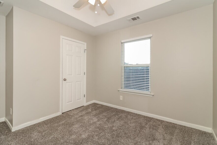 Building Photo - 38 Bollen Ln