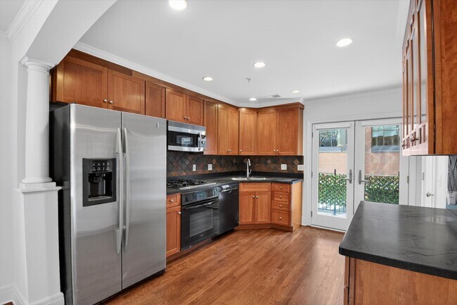 Building Photo - 417 S Ashley St