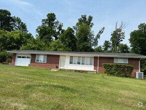 Building Photo - 3 Bedroom / 2 Bath Brick Home  Kingsport, TN