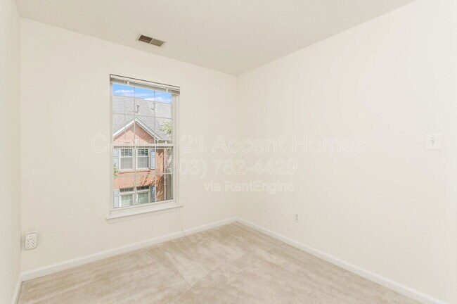 Building Photo - 1030 Harrison Cir