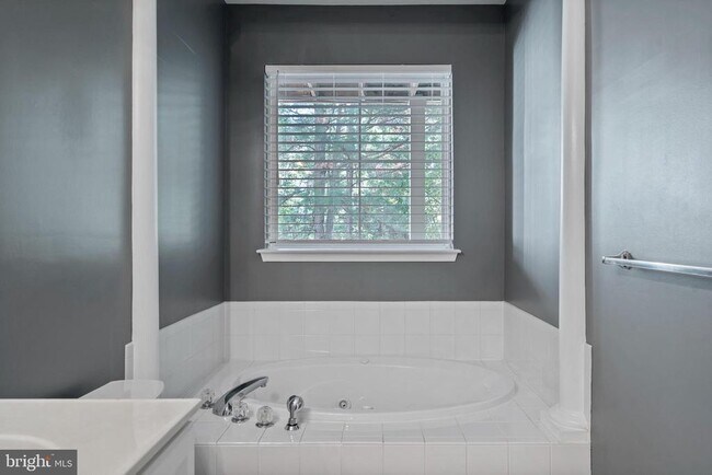Building Photo - 1024 Leeward Way