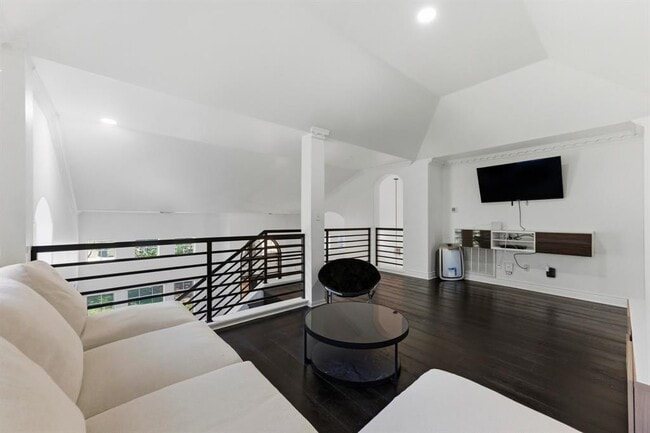 Building Photo - 6405 Aden Ln