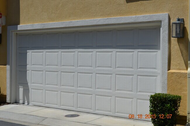 Attached garage - 2911 Esperanza Way
