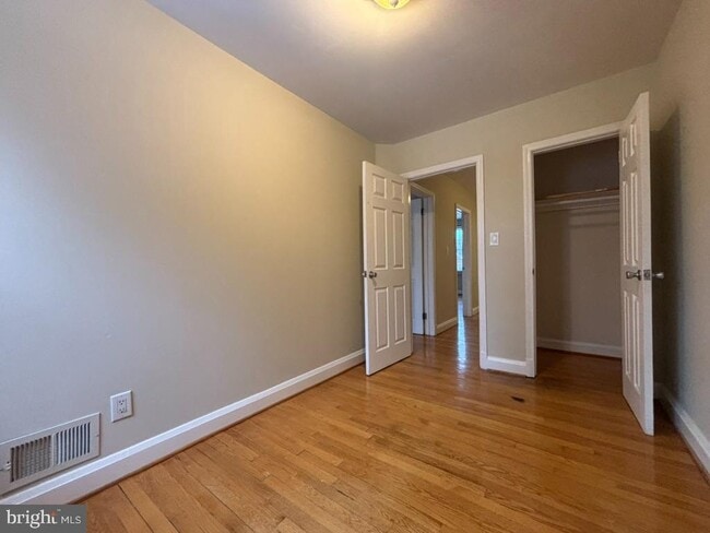 Building Photo - 7028 Heathfield Rd