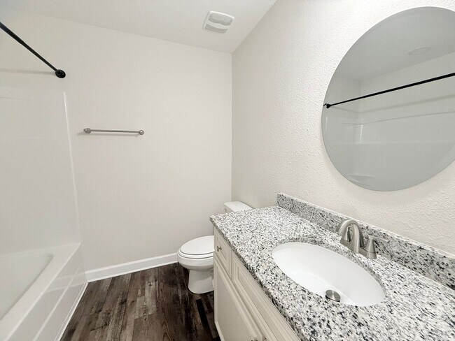 Building Photo - Beautiful 3-Bedroom Home - Open Split Floo...