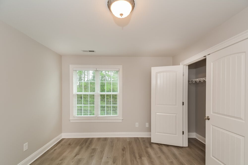 Building Photo - 684 Winding Oak Way