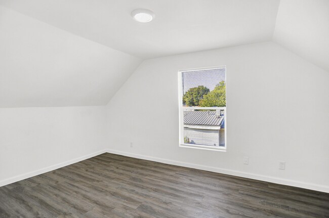 Building Photo - 2212 S Delawanda Ave