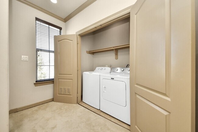 Building Photo - 5711 Kiam St