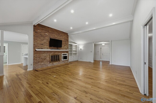 Building Photo - 815 Baylor Dr SE
