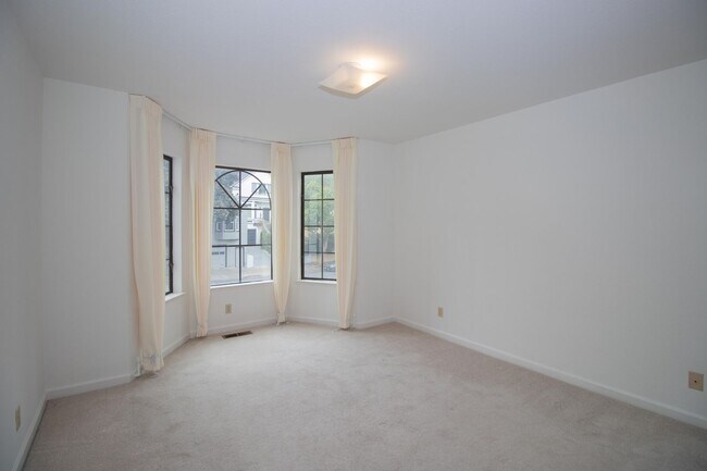 Building Photo - Spacious 3 Bed/2 Bath Flat with Stunning City Views | AMSI | Alexandr Metlinski