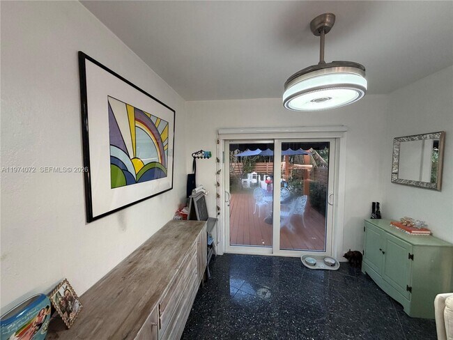 Building Photo - 9048 Carlyle Ave