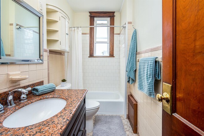 Building Photo - 6415 Bergenwood Ave