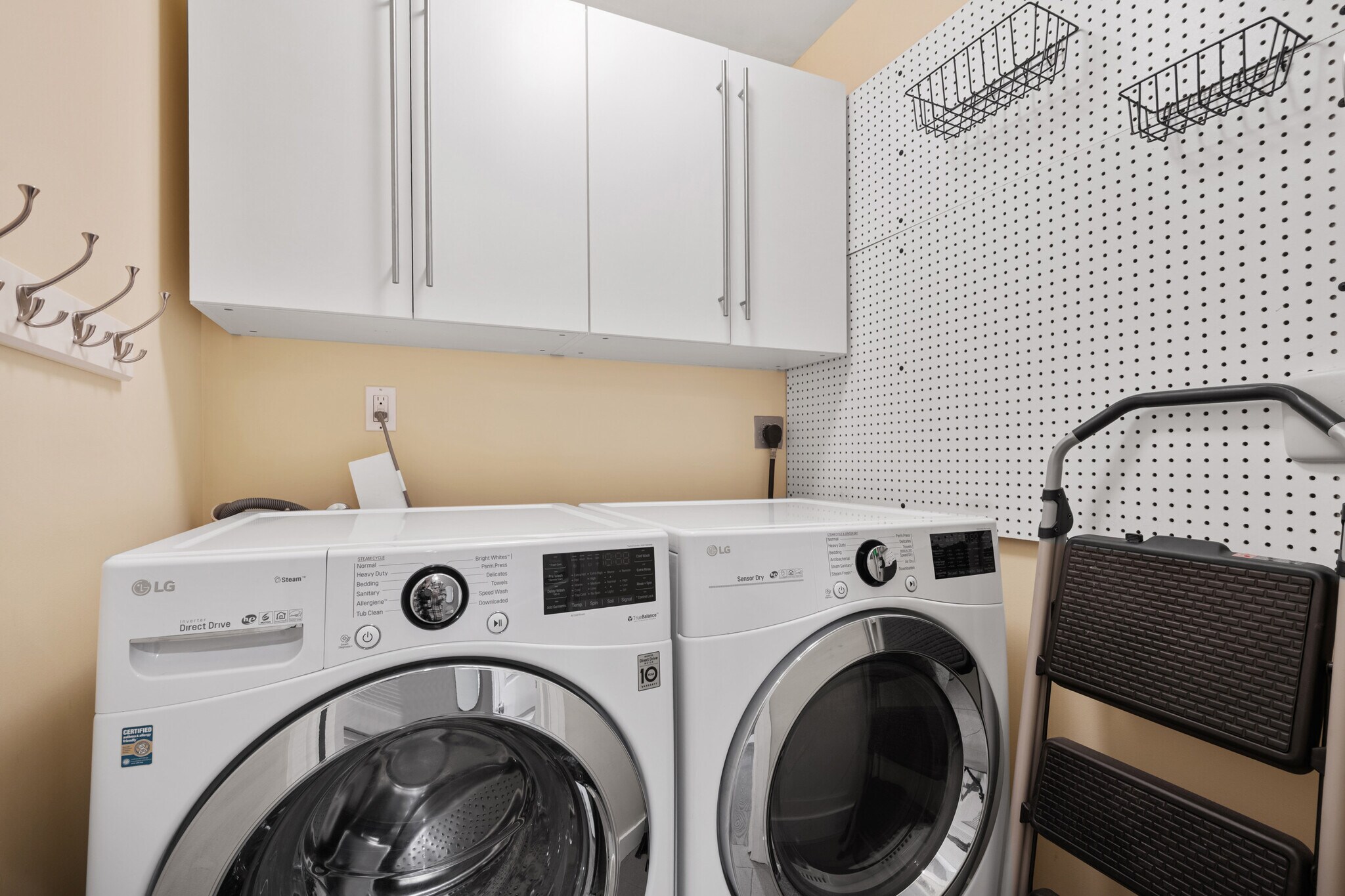 Building Photo - 350 S 200 E