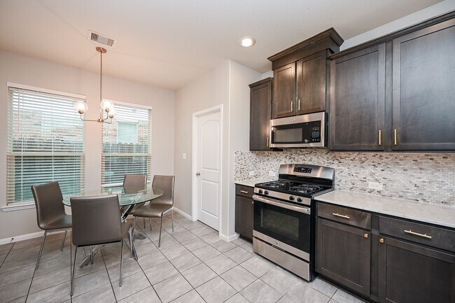 Building Photo - 23919 Villa Lisa Dr