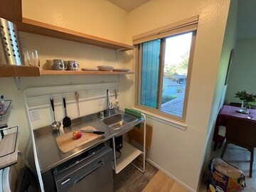 Building Photo - 1421 Elm Dr