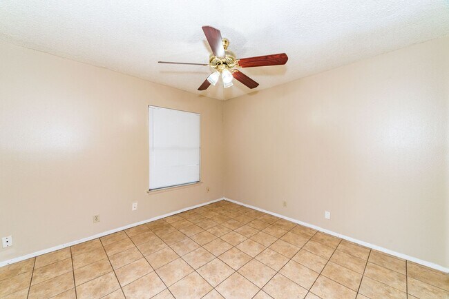 Building Photo - 2-BEDROOM DUPLEX