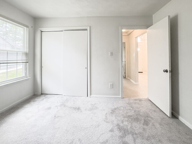 Building Photo - LOVELY STRAWBRIDGE HOME FOR RENT!!!