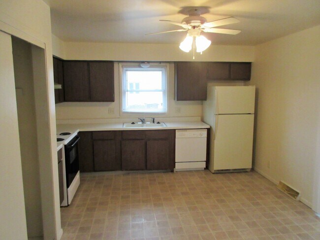 Building Photo - '051