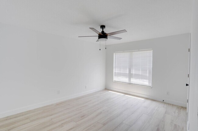 Building Photo - 1111 Salerno Ct