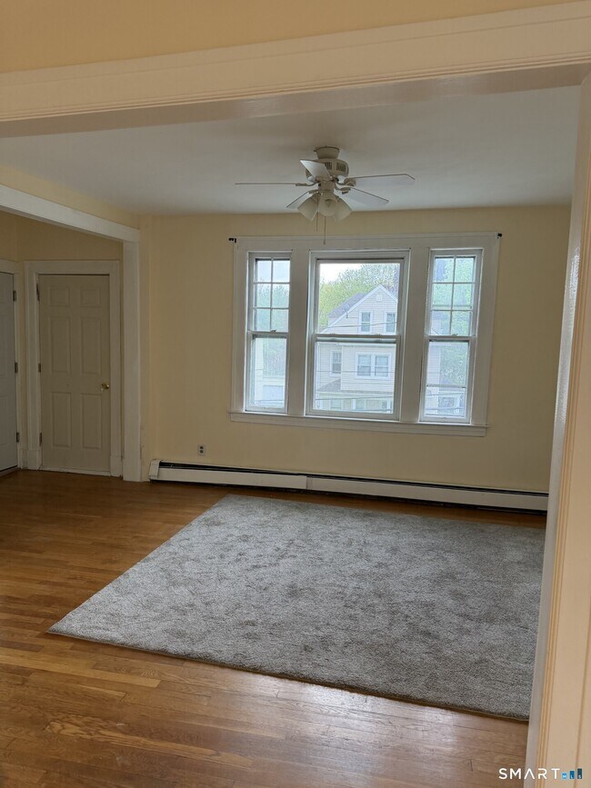 Building Photo - 452 Hillside Ave