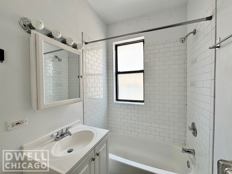 Building Photo - 1518 N Kedzie Ave