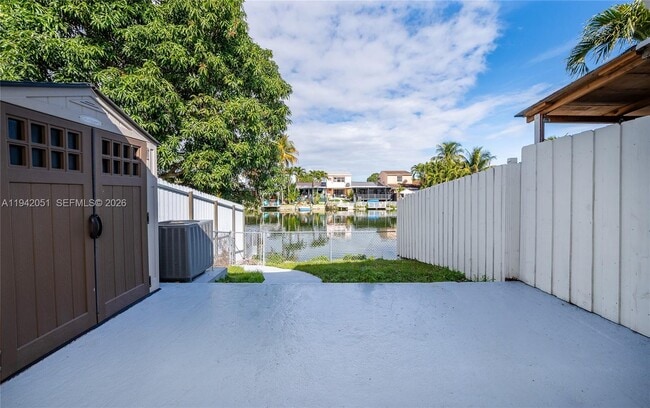 Building Photo - 1345 W 71st St