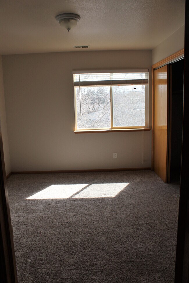 Building Photo - 950 52nd Ave Ct