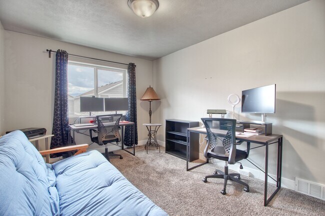 Building Photo - 8636 N Cypress Alley