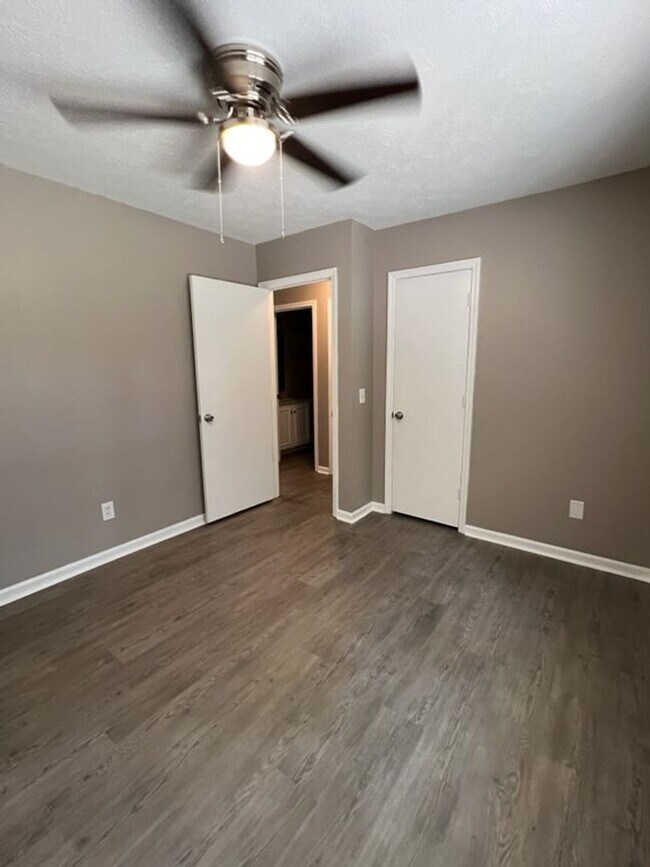 Building Photo - Newly updated 3 Bedroom/2 bath/bonus area ...
