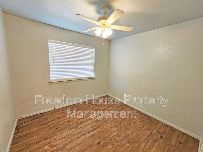Building Photo - 2341 Yakima Ave