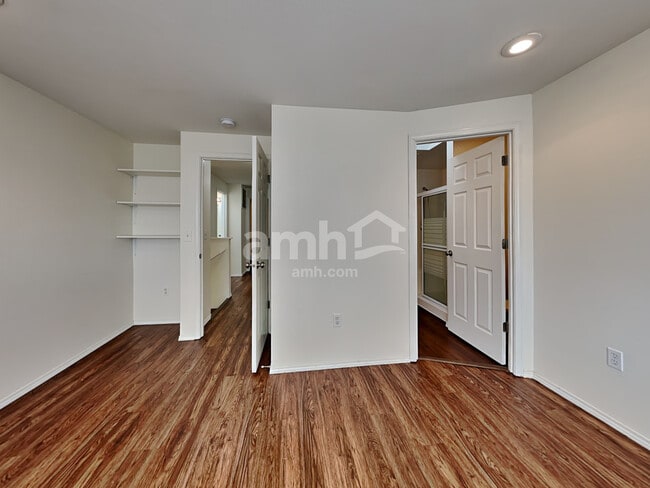 Building Photo - 5521 44th Ct SE