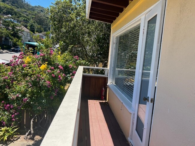 Building Photo - 508B Spring St