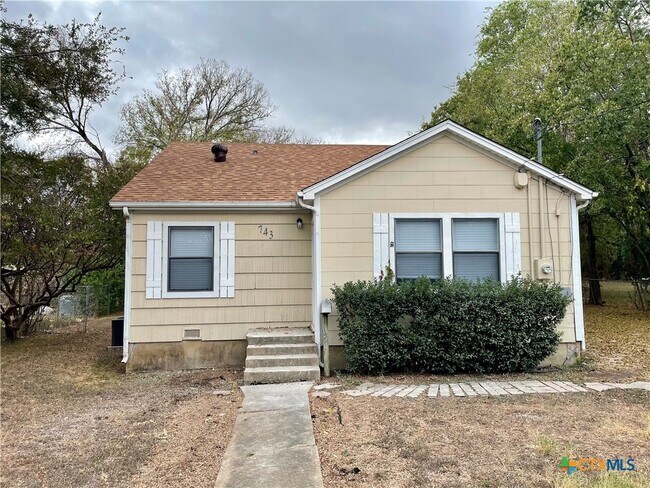 Primary Photo - 743 E 13th Ave