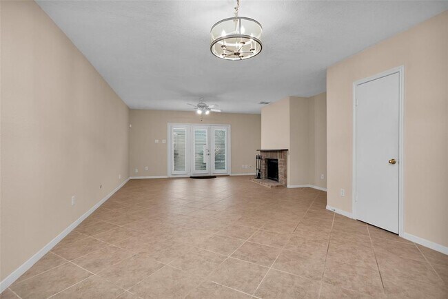 Building Photo - 938 Memorial Village Dr