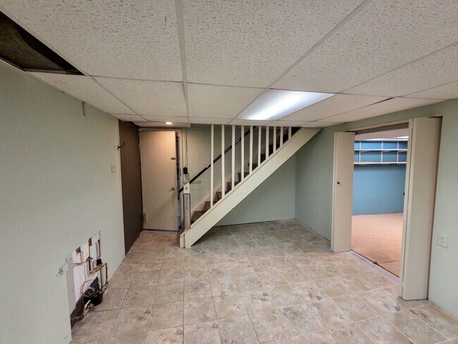 Building Photo - 151 Mahoning Dr