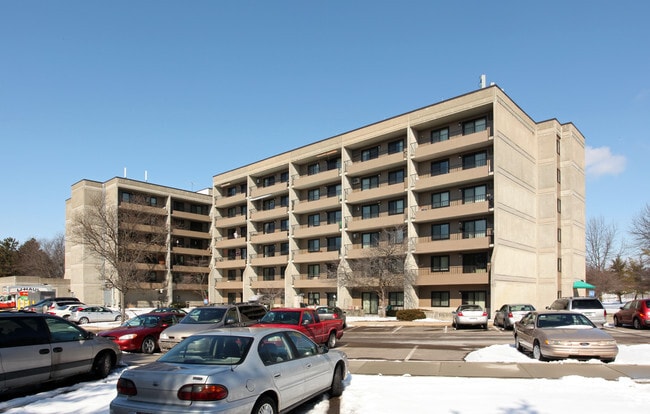 Primary Photo - Greentree Apartments