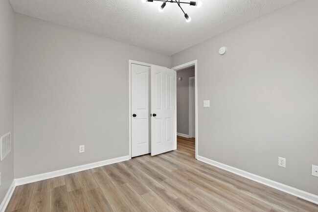 Building Photo - 105 Bay Hill Dr