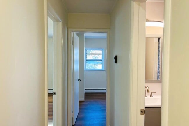 Building Photo - 3900 Laurel Rd