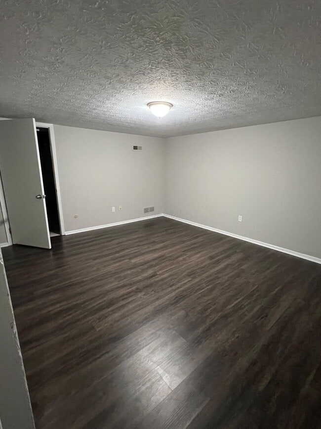 Building Photo - 5340 Shiloh Dr