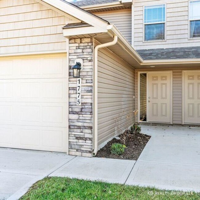 Primary Photo - 2 Bed Townhome in Belton; Raymore-Peculiar...