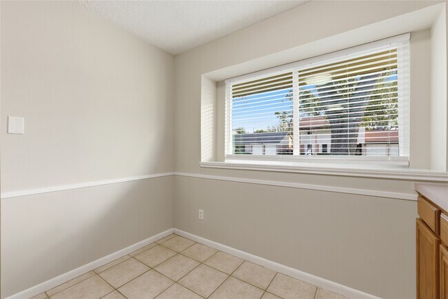 Building Photo - 5814 Viking Dr