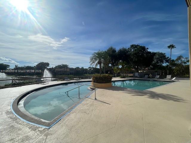 Building Photo - 4815 Via Palm Lakes