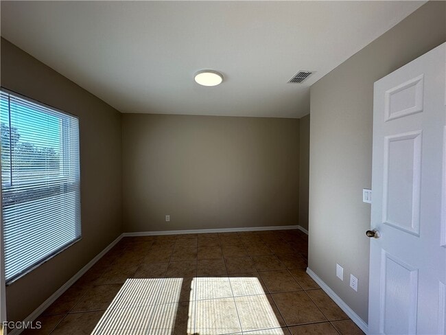 Building Photo - 2411 Park Rd