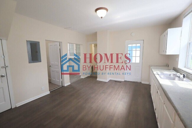 Building Photo - Three Bedroom House | Two Bathrooms | Detached Garage