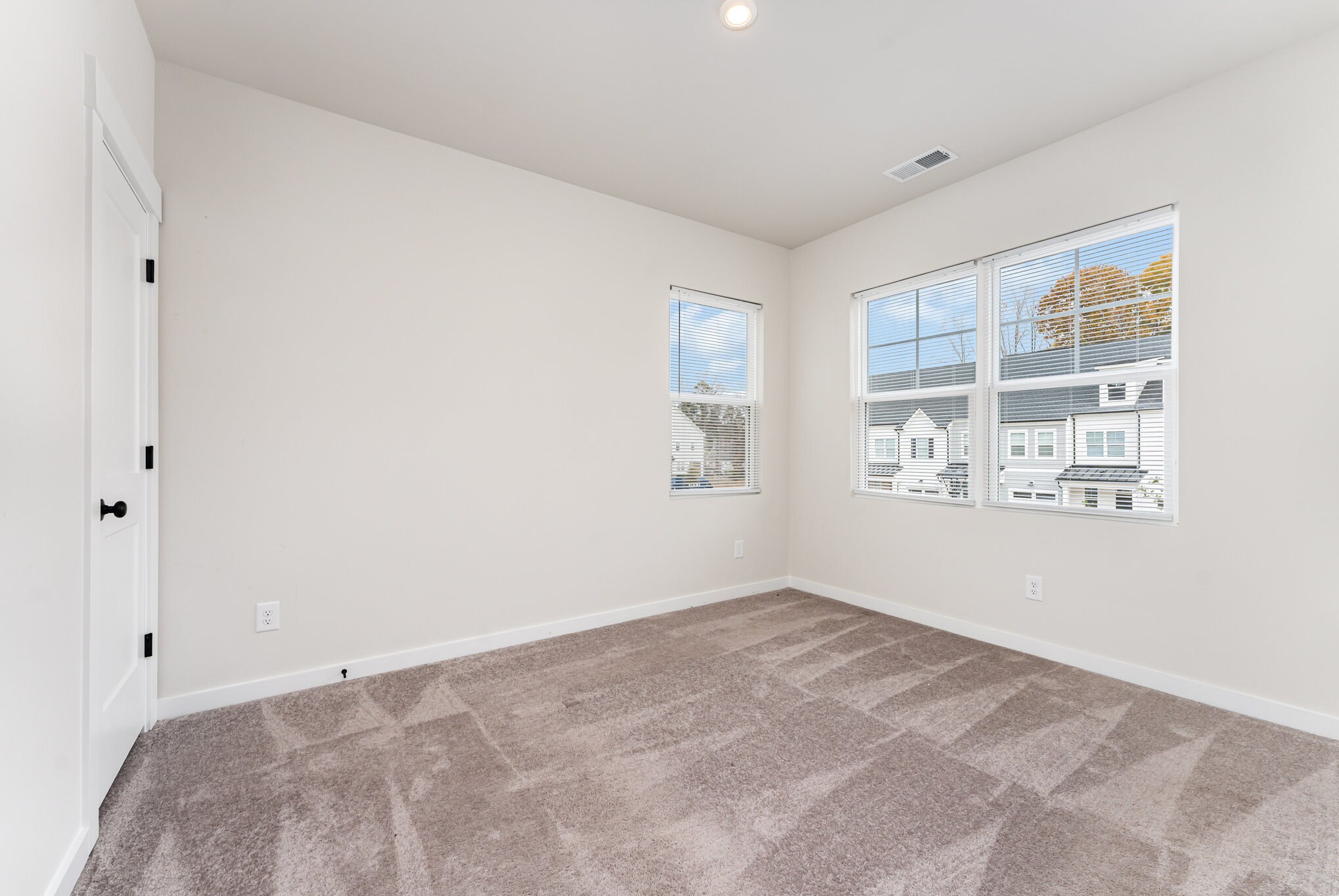 Building Photo - 9529 Munsing Dr