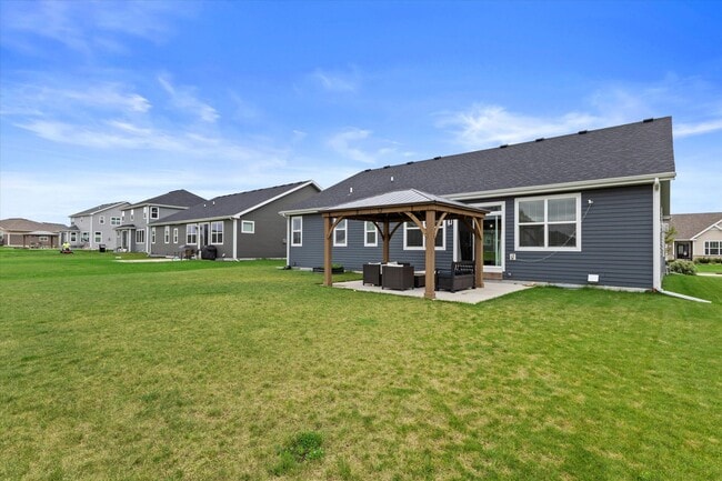 Building Photo - W217N6198 Masters Dr
