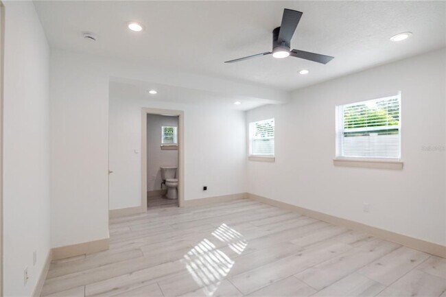 Building Photo - 4712 W Bay Ave