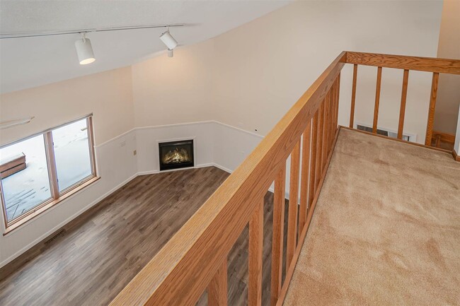Building Photo - 3301 Thornbrook Ct